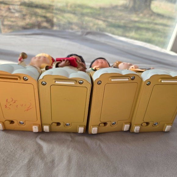 Hallmark 2012 Wireless Children's Angel Choir Pageant Animated Musical - Picture 9 of 13